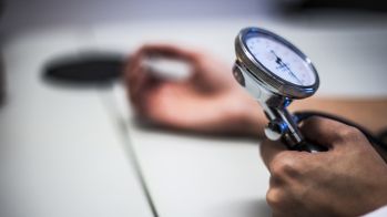Hypertension : les ARAII semblent préférables aux IEC, y compris dans les associations d'anti-hypertenseurs (méta-analyse)