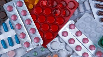 Ordonnance type du post-syndrome coronaire aigu, sans hypertension artérielle, sans tabagisme, sans comorbidité et quel que soit le niveau initial de LDL-cholestérol