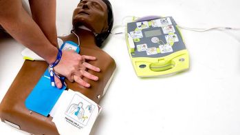 Intérêt confirmé en vie réelle du défibrillateur cardiaque externe portable Lifevest (registre français)