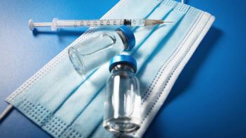 Les vaccins à adénovirus associés à un surrisque d'infarctus du myocarde et d'embolie pulmonaire chez les moins de 75 ans
