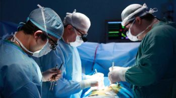 Meilleurs résultats pour les greffes cardiaques combinées réalisées dans les hôpitaux de grande activité (étude américaine)