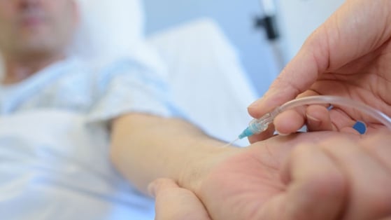 Comment supplémenter en fer un patient insuffisant cardiaque avec fonction systolique altérée ou modérément altérée ? 